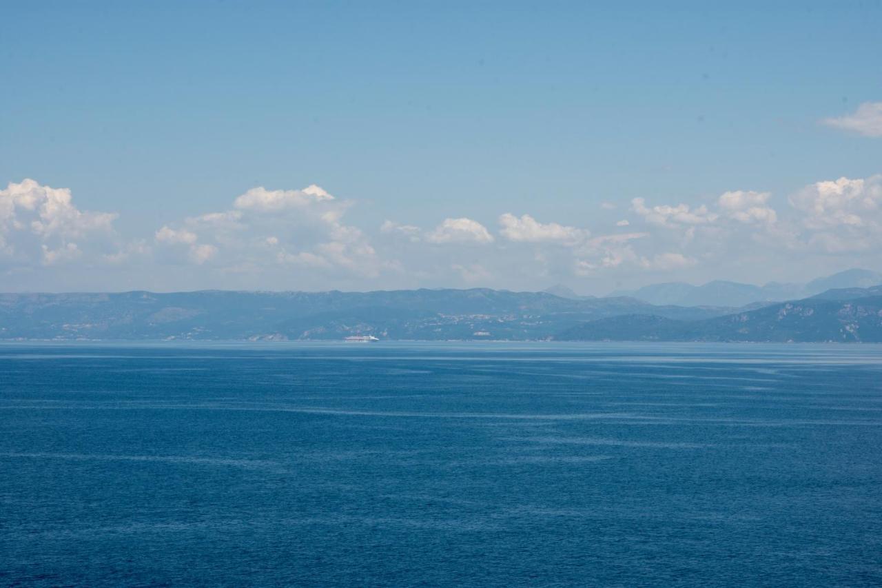 Paxosblue Suites & Villas Gaios Bagian luar foto