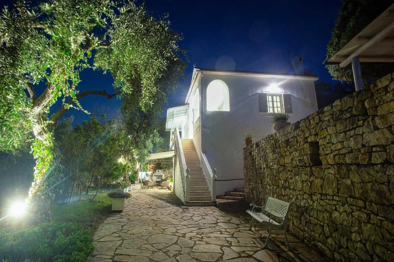 Paxosblue Suites & Villas Gaios Bagian luar foto